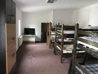 Хостелы Hostel River Крайова Спальное место на двухъярусной кровати в общем номере для мужчин и женщин-2