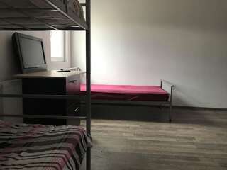 Хостелы Hostel River Крайова Односпальная кровать в общем номере для мужчин и женщин-4